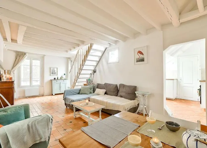 Stunning Duplex Near Place De La Nation