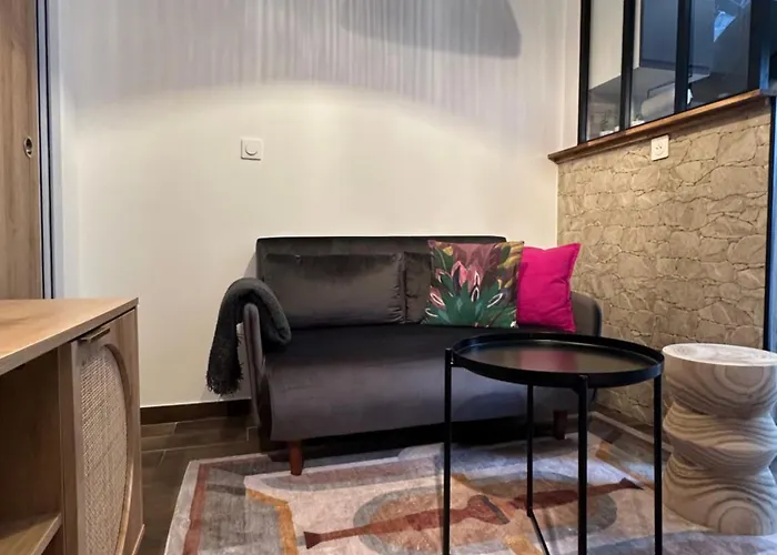 Modern Apt Near Montmarte 2 Mins From Metro Chateau Rouge