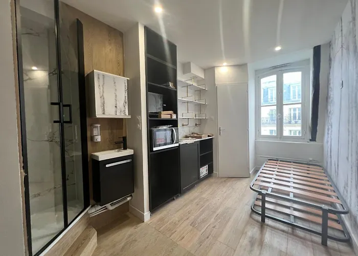 Batignolles, Montmartre Chambre 12M2 , Metro 13 Et 14