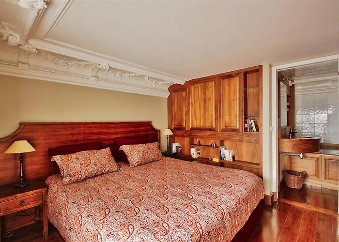 Appartement avec 2 chambre(s) de 95 m² et 2 salle(s) de bains privée(s) à 8e - Champs-Élysées