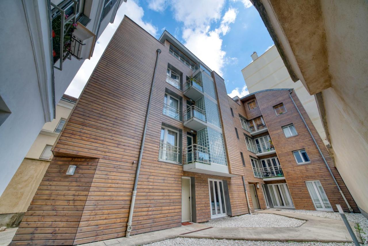 - Buttes Chaumont's Park -entire Flats