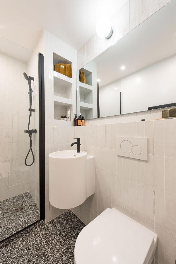 Apartment And Renovated Parisian Apartment, 6-7 Guests