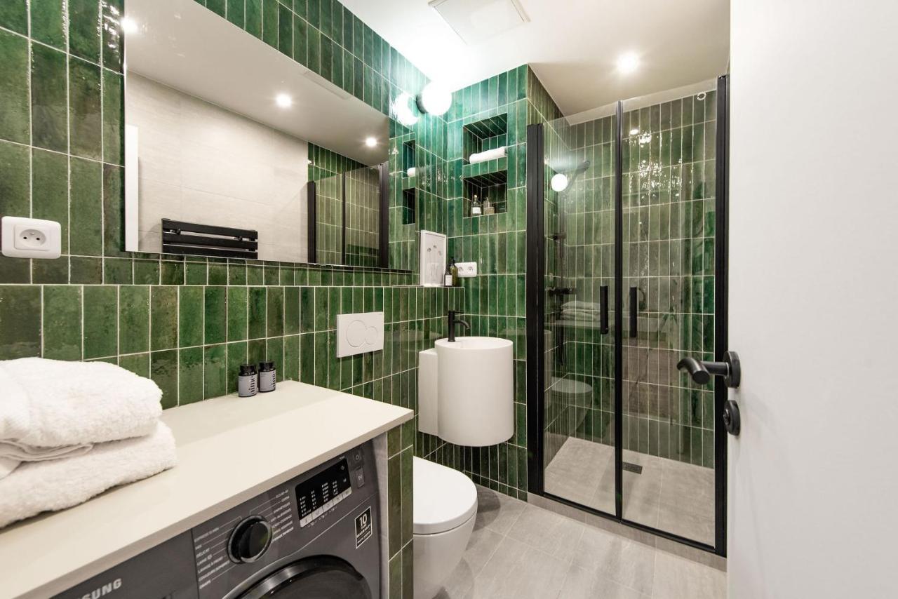 And Renovated Parisian Apartment, 6-7 Guests Apartment *