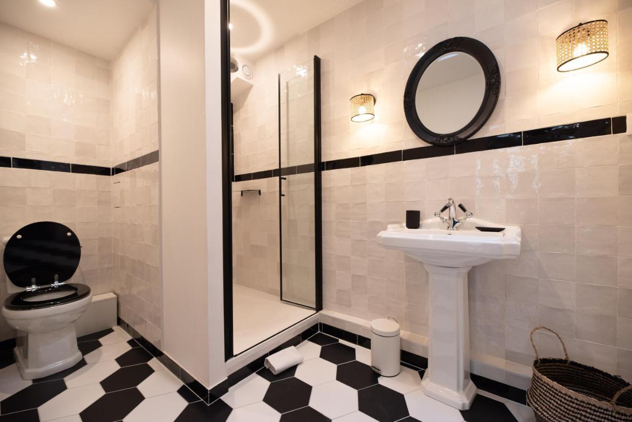 Monsieur Pigalle Apartment