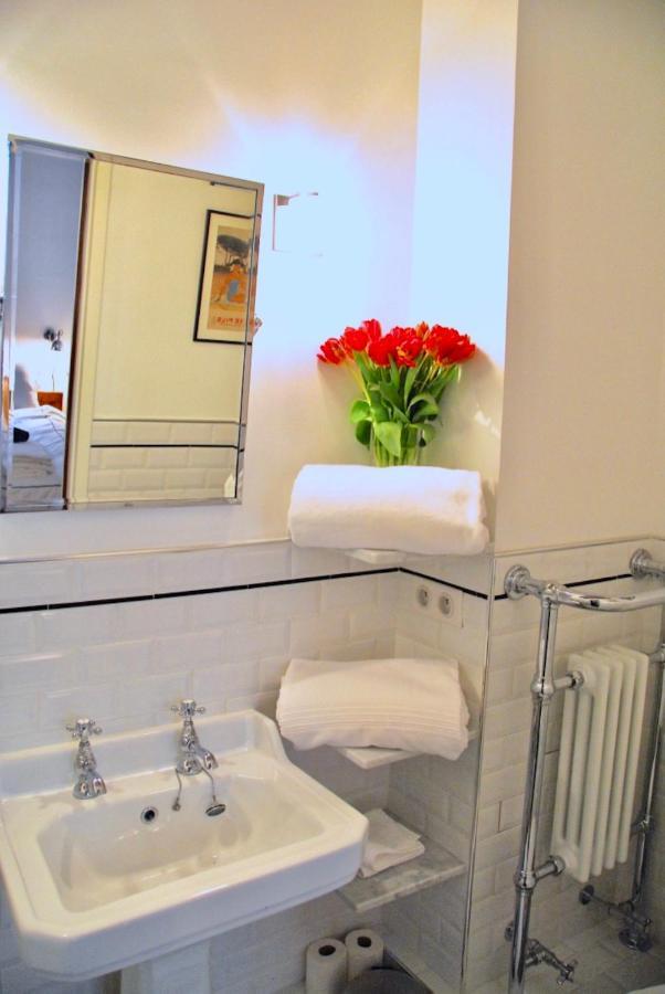 Fully Renovated Very Quiet Charming 2bed/2bath Flat In The Marais Sleeps Up To 4 Apartment Paris