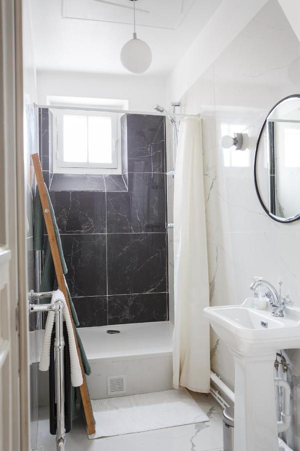 Apartment Bright And Newly Renovated 2 Bedroom Apartment, Hip & Paris, Montmartre-opera Paris