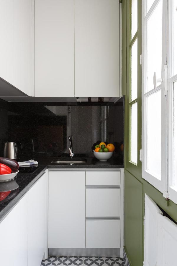 Bright And Newly Renovated 2 Bedroom Apartment, Hip & Paris, Montmartre-opera Apartment Paris