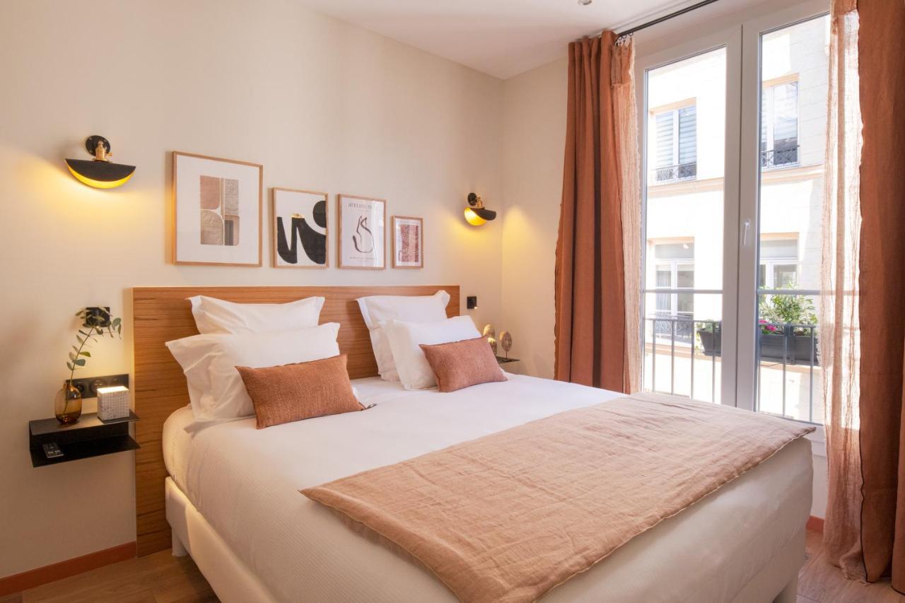 Tinah Paris, Aboukir Hotel