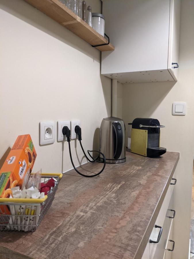 Private Acces To The Flat. Charming Parisian. Guest house *