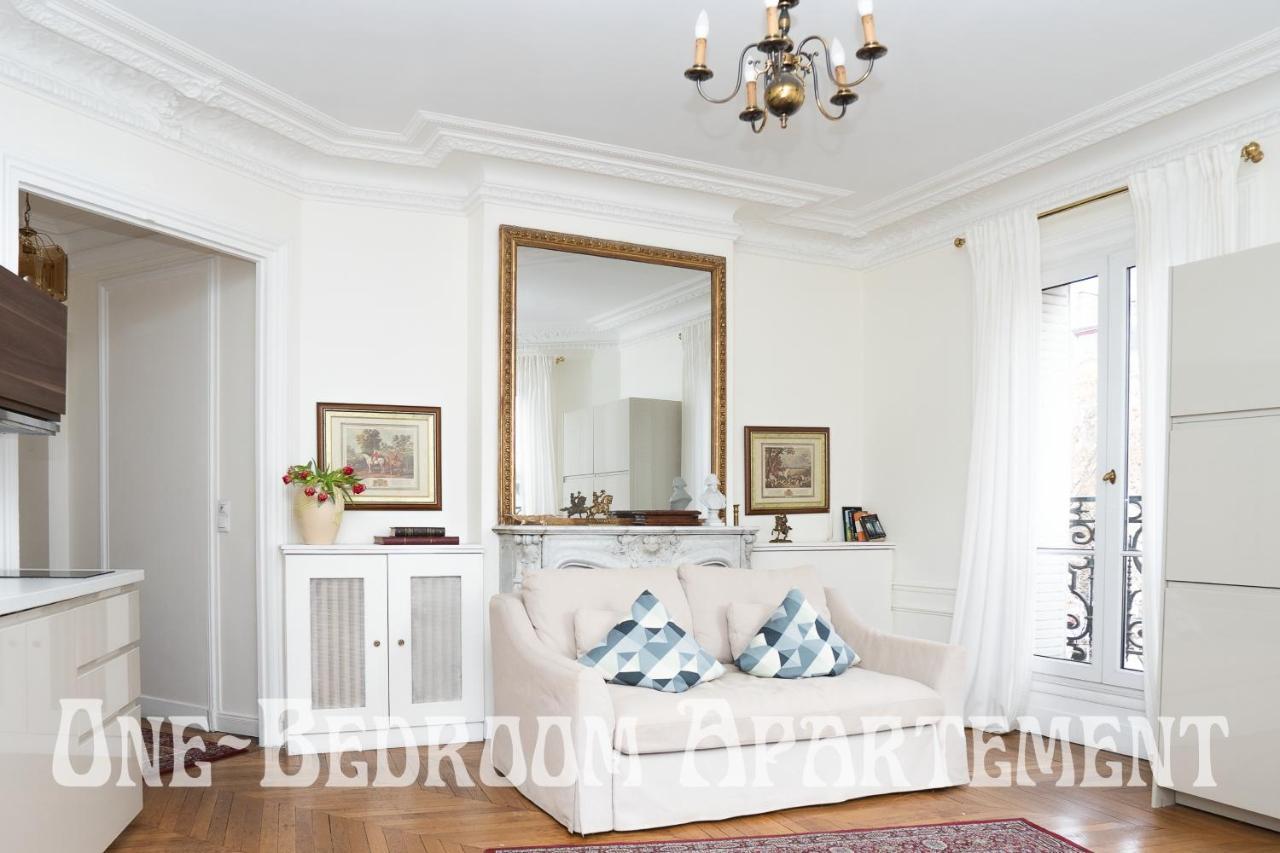 Eiffel Tower View Bed & Breakfast *