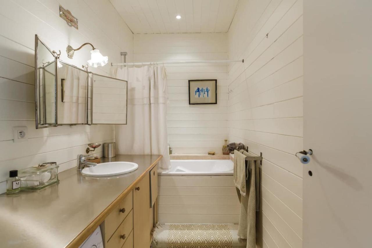 Spacious T2 Boulevard Beaumarchais Apartment *
