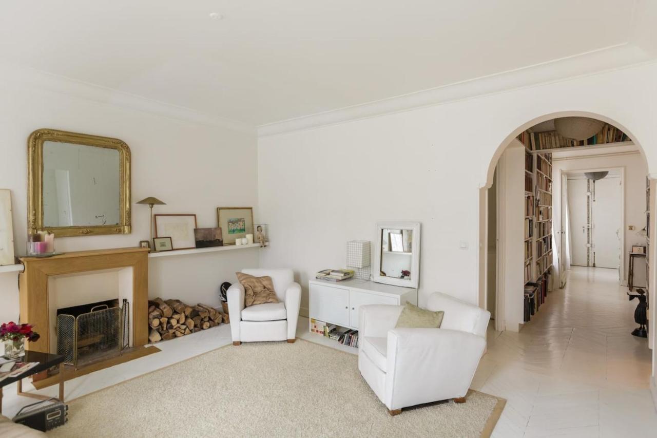 Spacious T2 Boulevard Beaumarchais Apartment