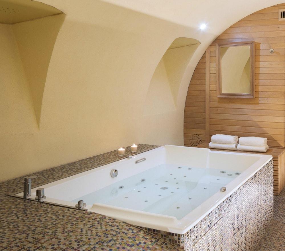 Hotel Celeste Batignolles Montmartre Paris