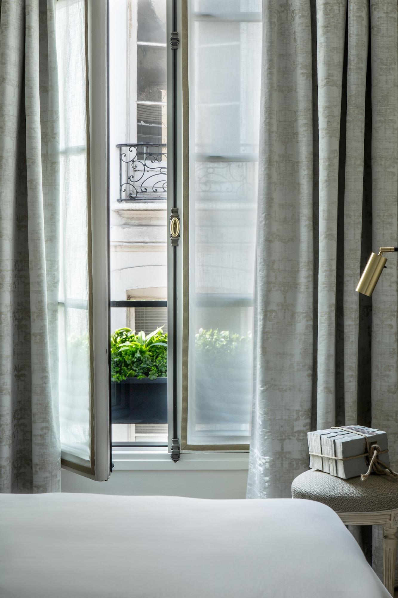 Hotel Charles V Paris