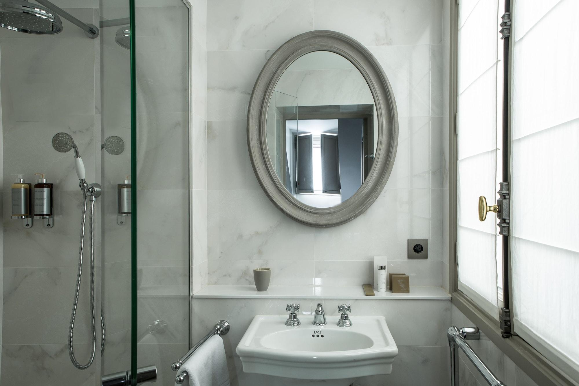 Hotel Charles V Paris