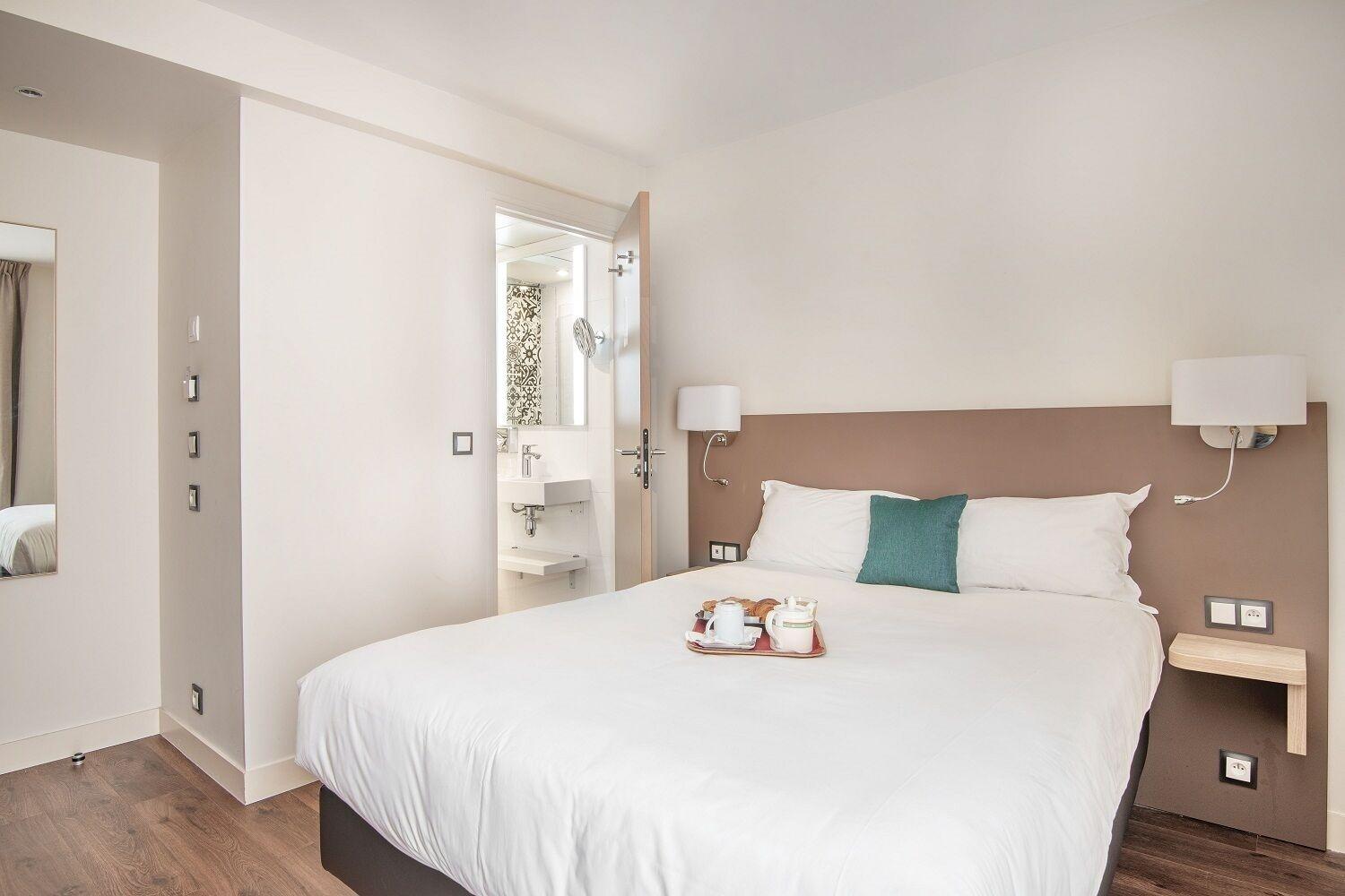 Courcelles Médéric Hotel