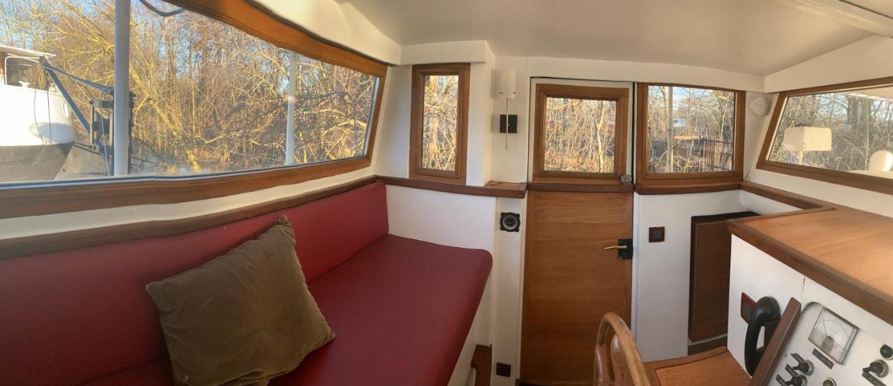 Sur Péniche à Bagatelle Appartement