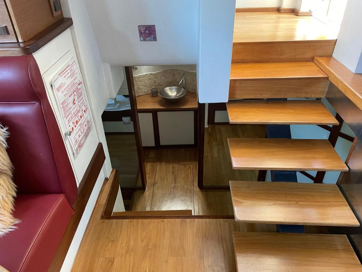 Sur Péniche à Bagatelle Appartement *