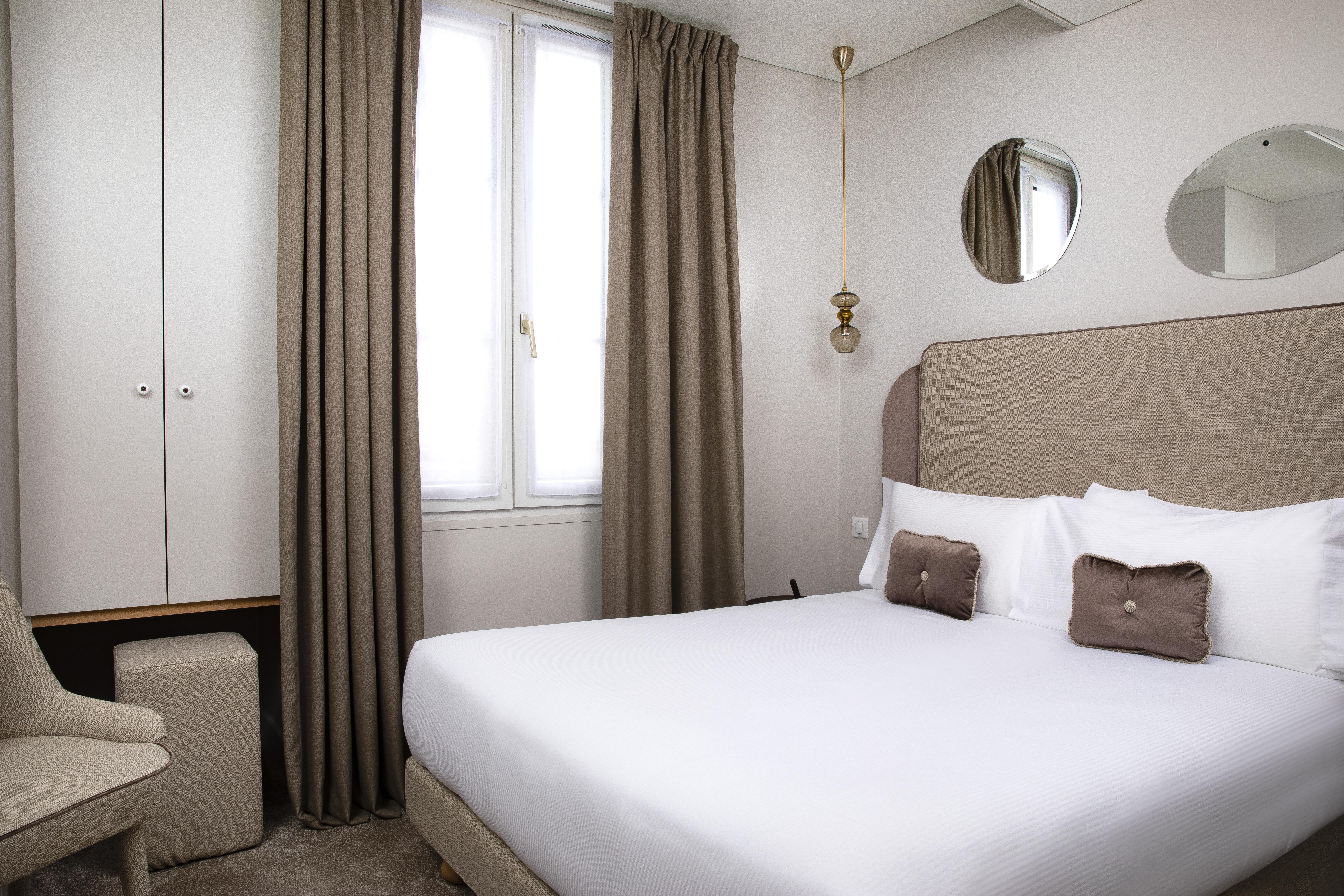Eiffel Saint Charles Hotel