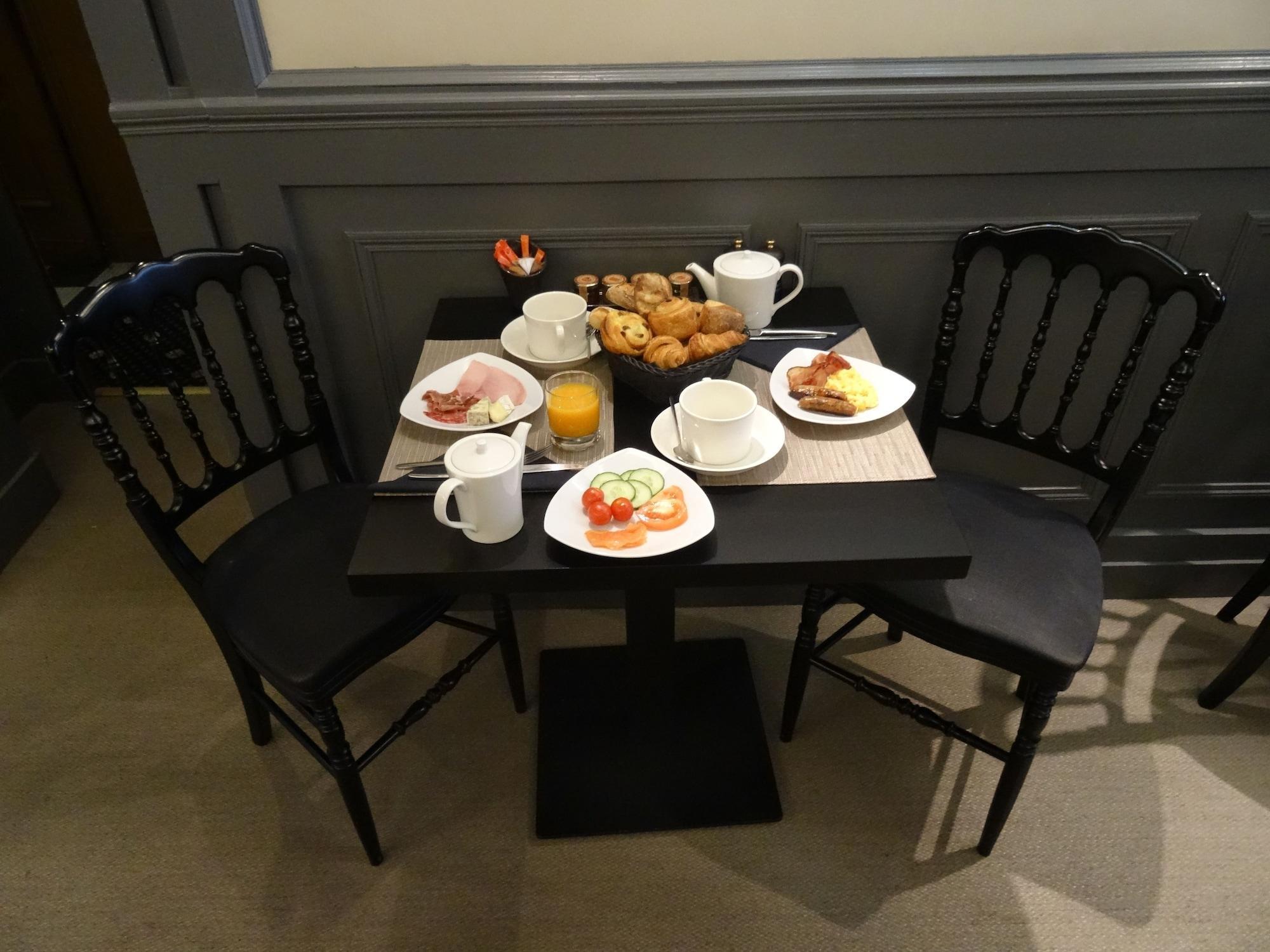 Claridge Hotel