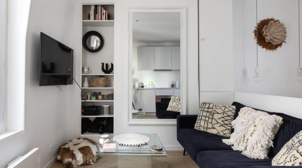 Charming Parisian Next To The Eiffel Tower Apartment
