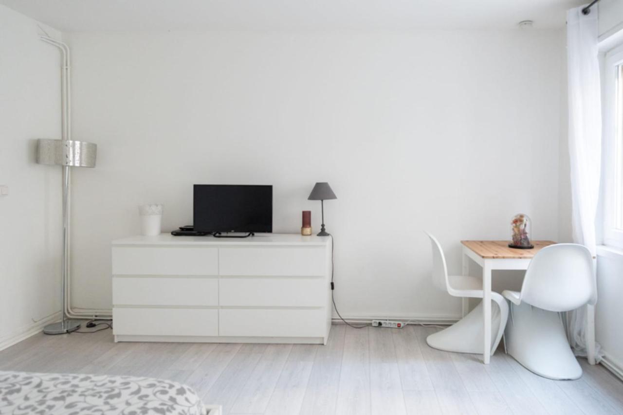 Spacious In The Center Of Montmartre Apartment
