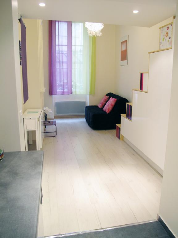 Studio Canal Saint Martin Apartment