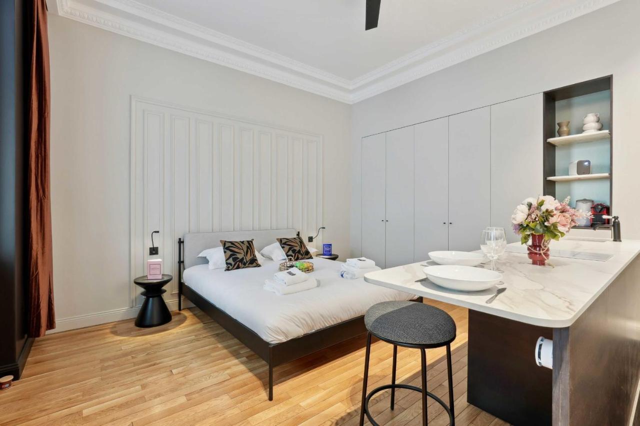 Interior Design & Small Pool - 2p - Monceau Apartment *