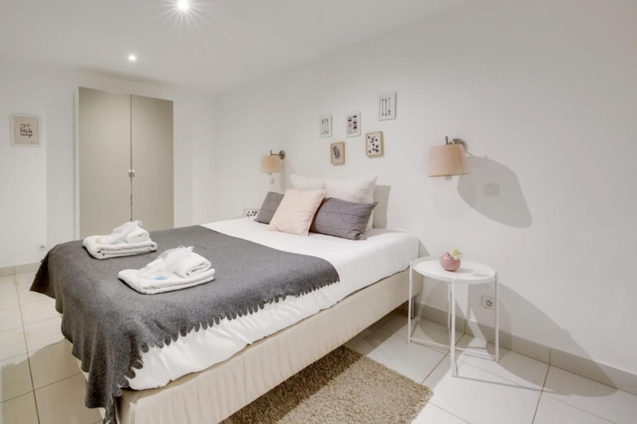 250 Sainte - Superb In Paris