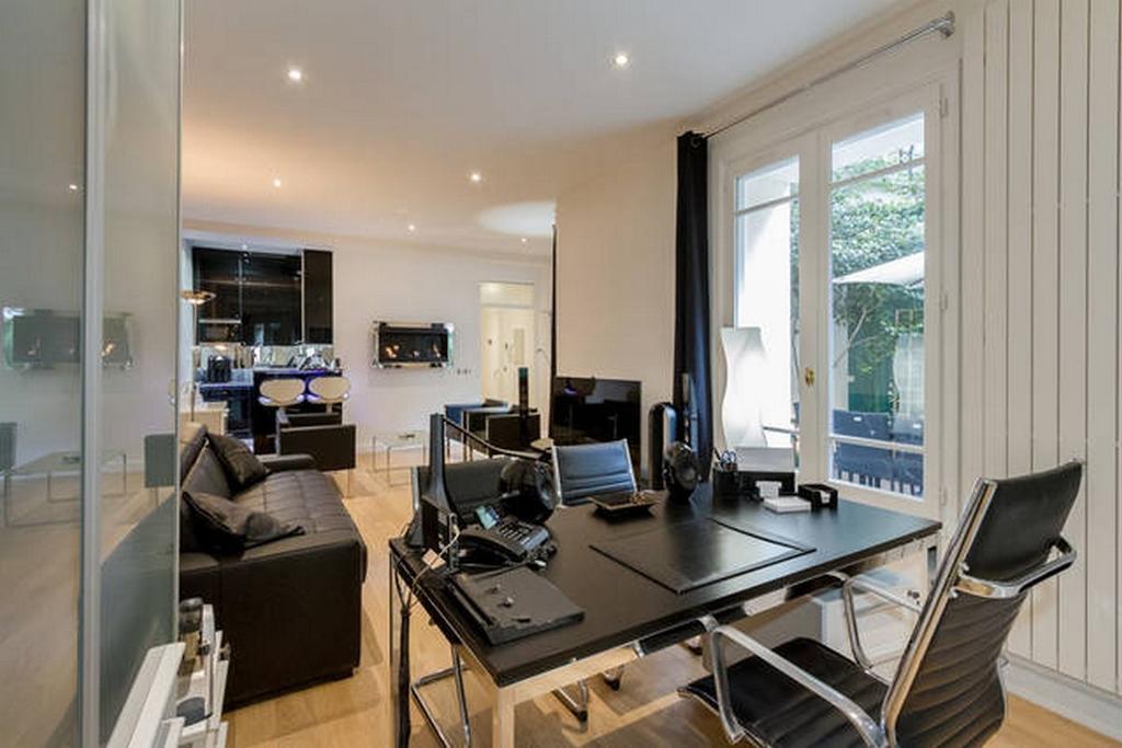 Luxury Flat With Patio Garden Apartment *