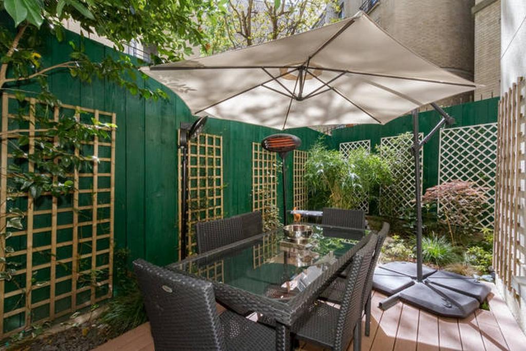 Luxury Flat With Patio Garden Apartment