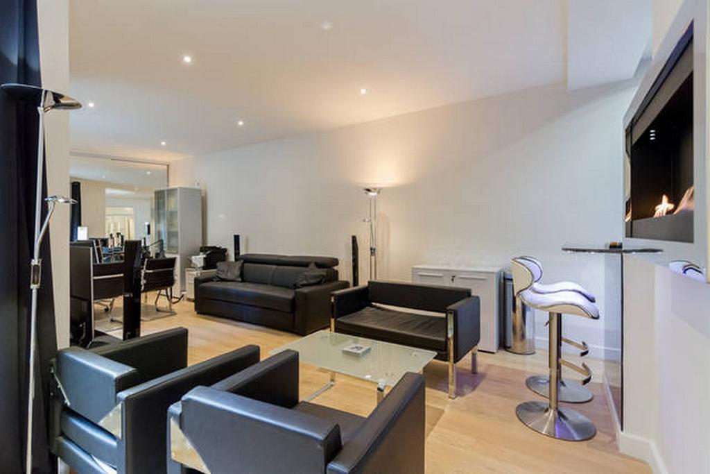 Luxury Flat With Patio Garden Apartment *