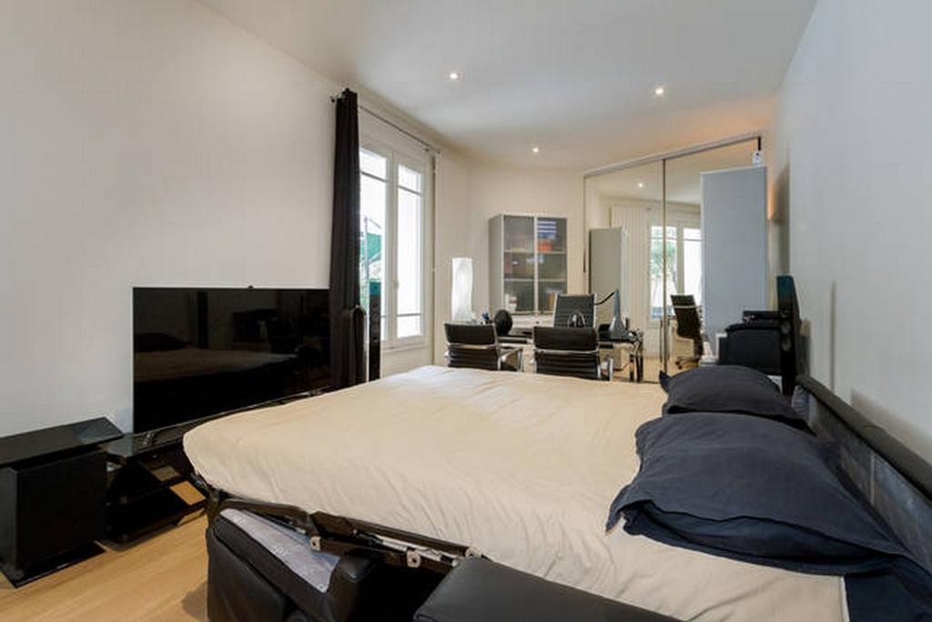 Luxury Flat With Patio Garden Apartment
