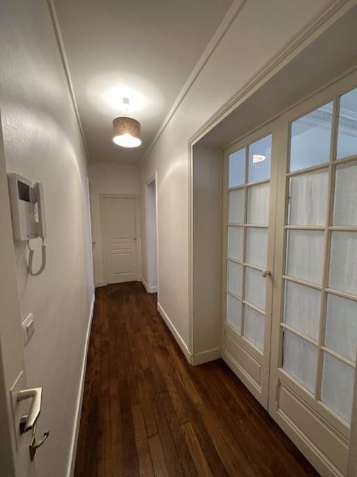 Apartment Charmant Parisien Paris