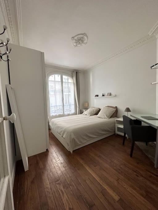 Apartment Charmant Parisien Paris