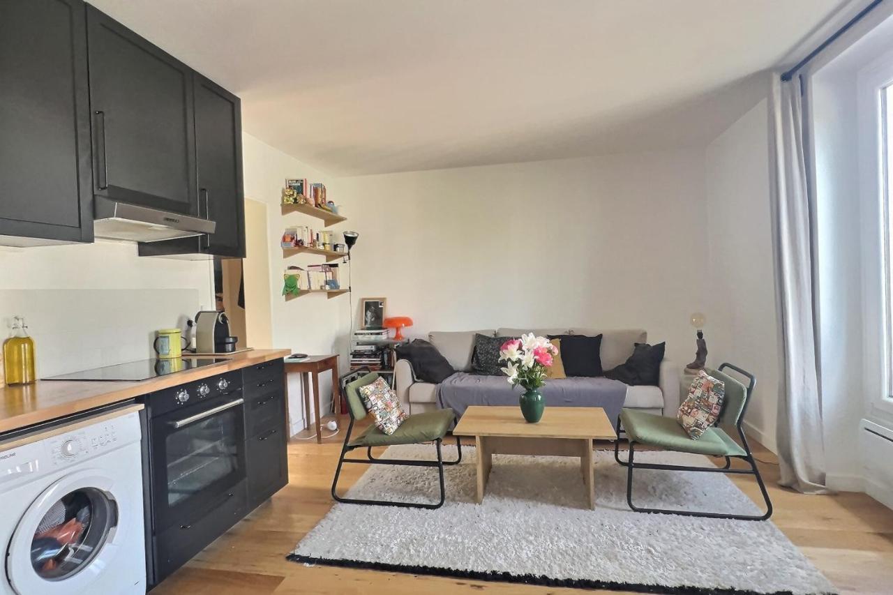 Bright 34 M Ideally Located In Apartment