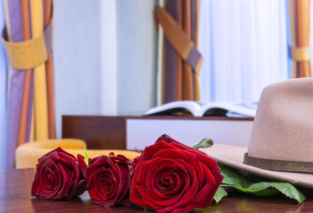 Ampere Hotel Paris