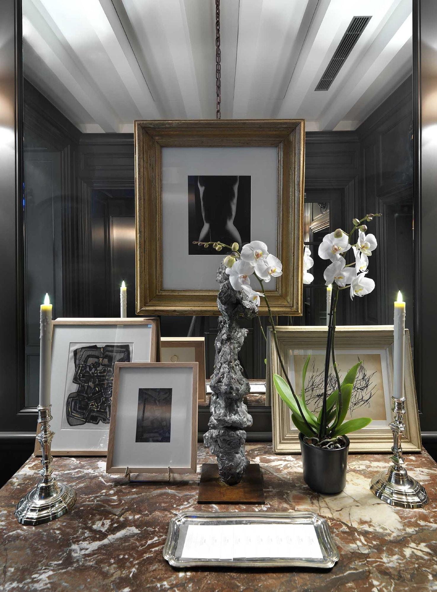 Marquis Faubourg Saint-honore Paris