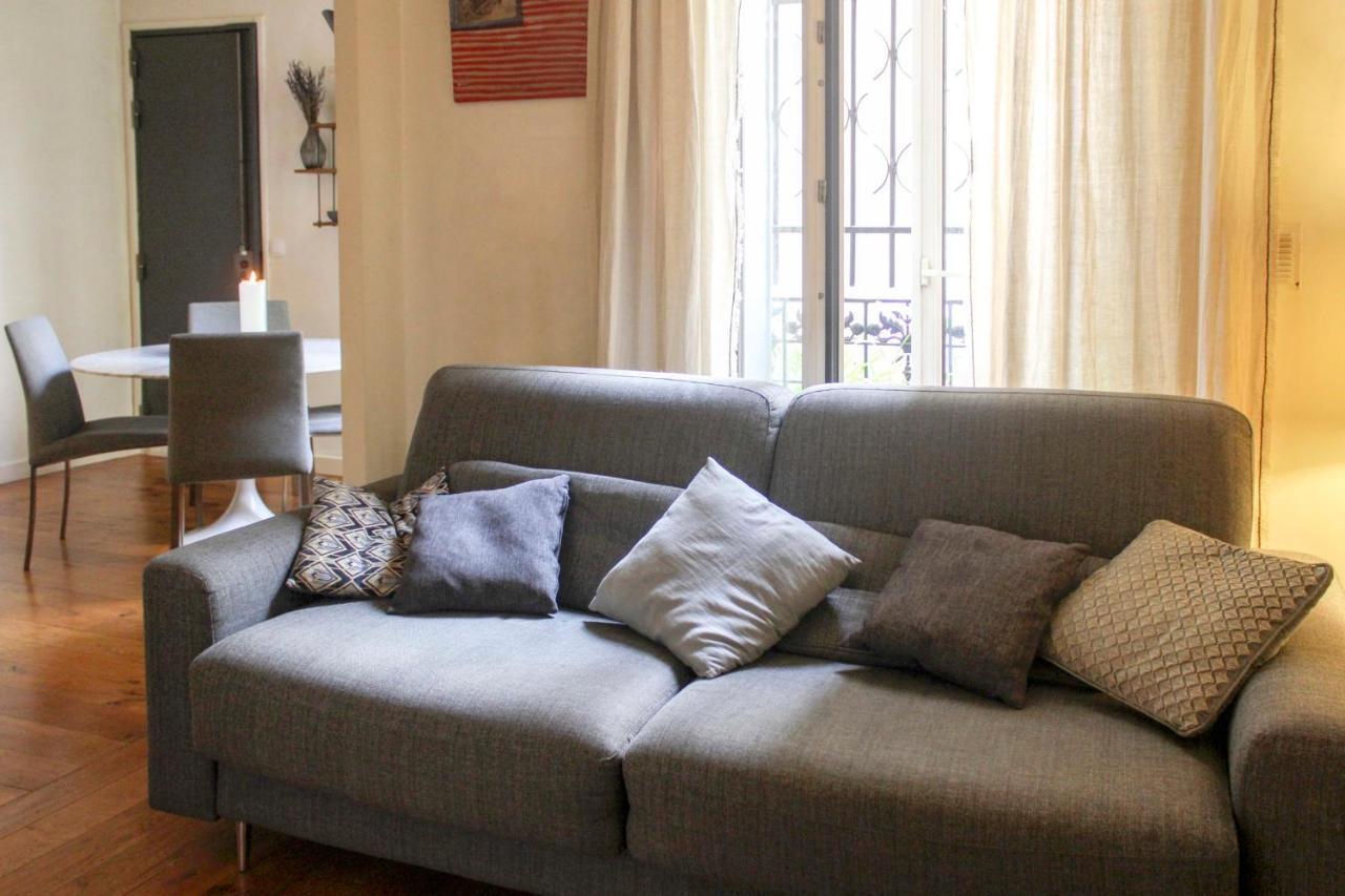 Apartment Bright 40 M In 17th District Paris