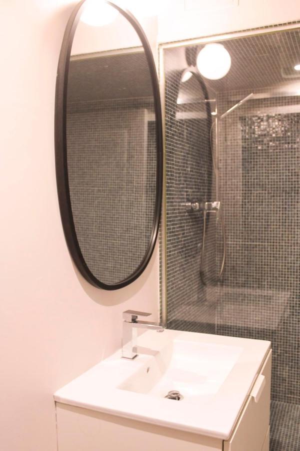 Bright 40 M In 17th District Apartment *