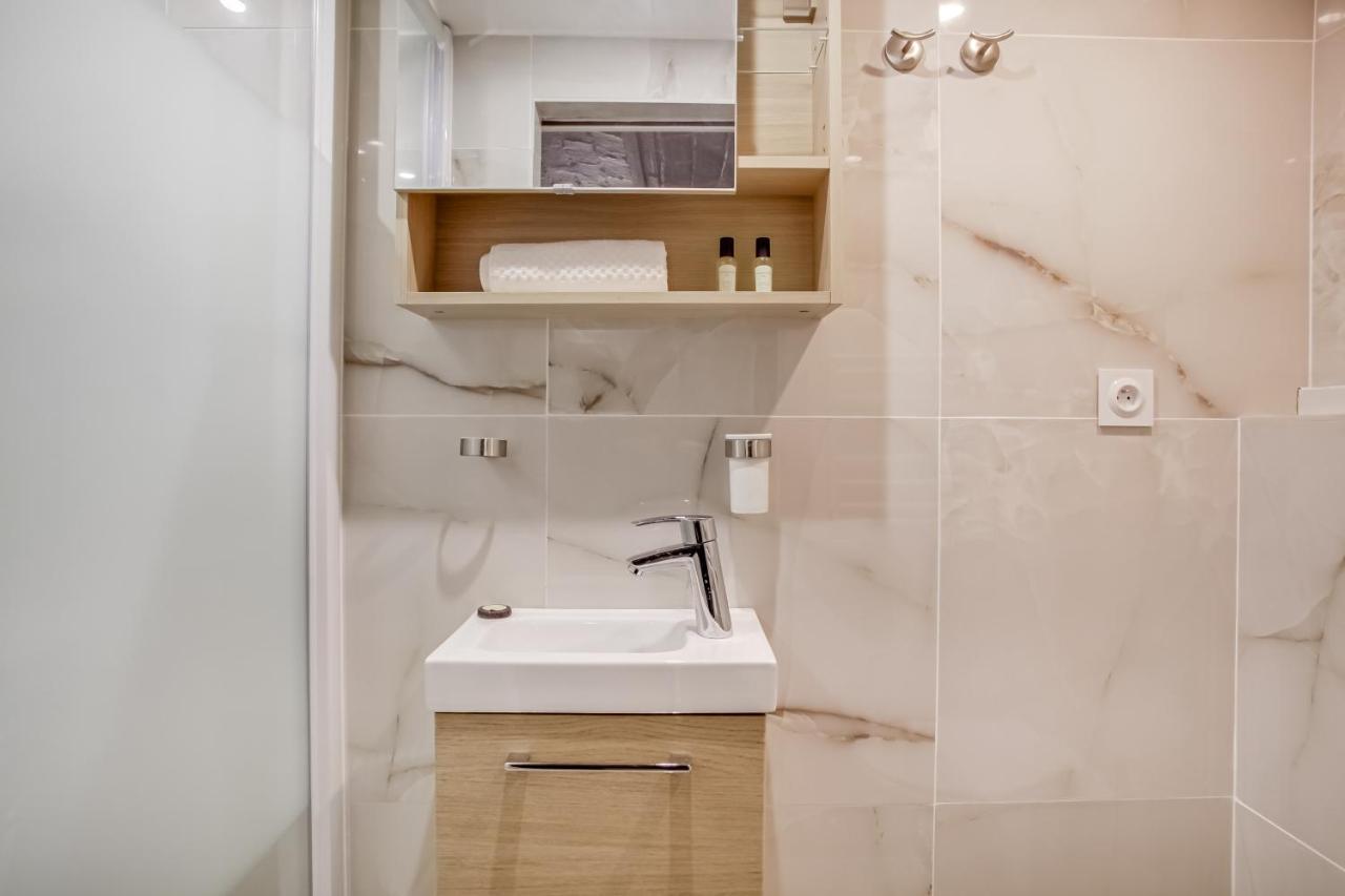 Tiny Duplex With Sauna In The 11 Appartement