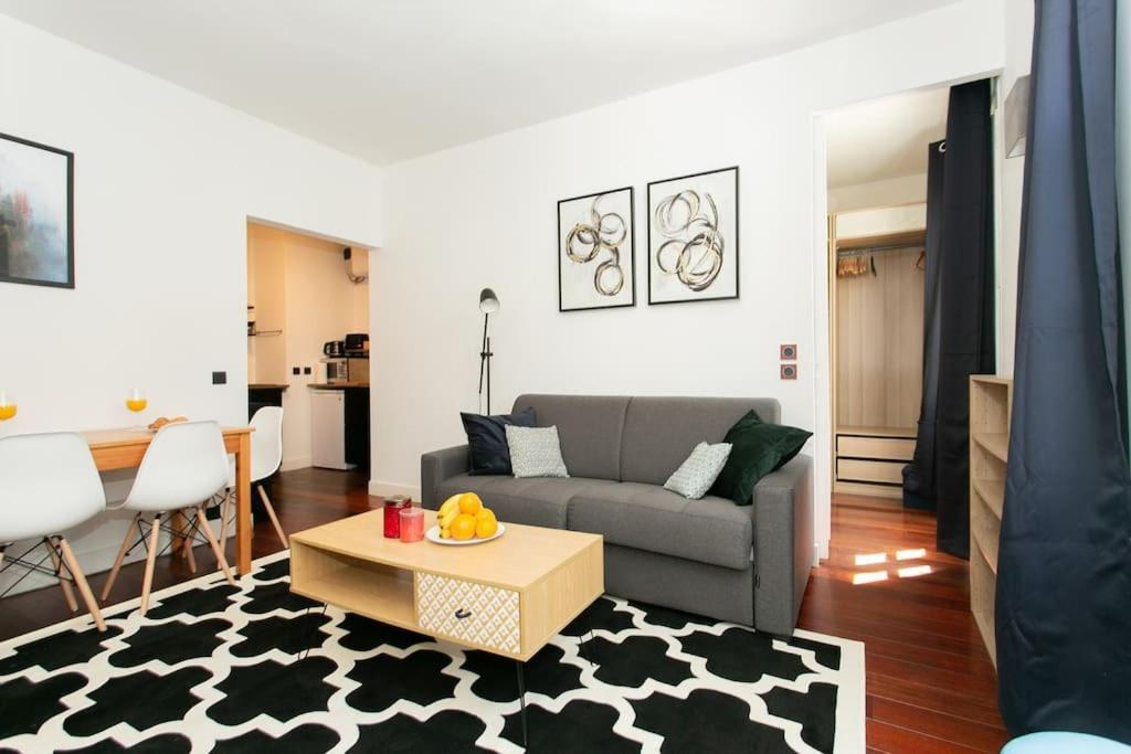 Apartment Trois Pieces Au Coeur De Montmartre Paris