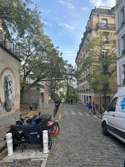 Trois Pieces Au Coeur De Montmartre * Paris