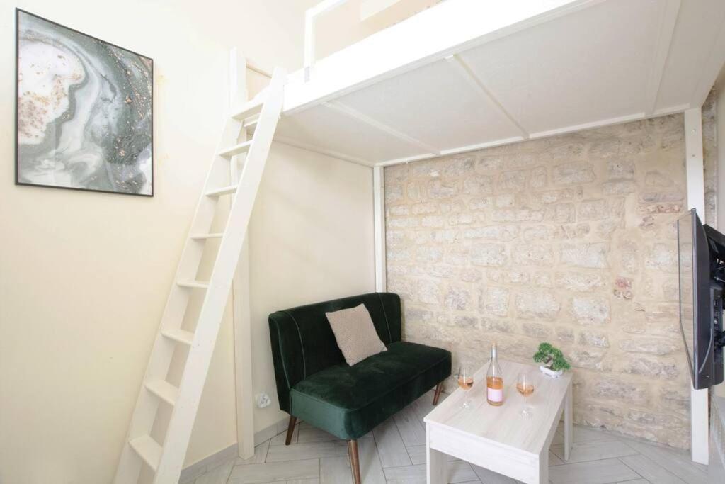 Unique In Marais Apartment *
