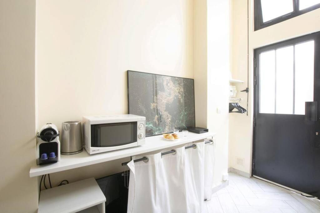 Unique In Marais Apartment Paris
