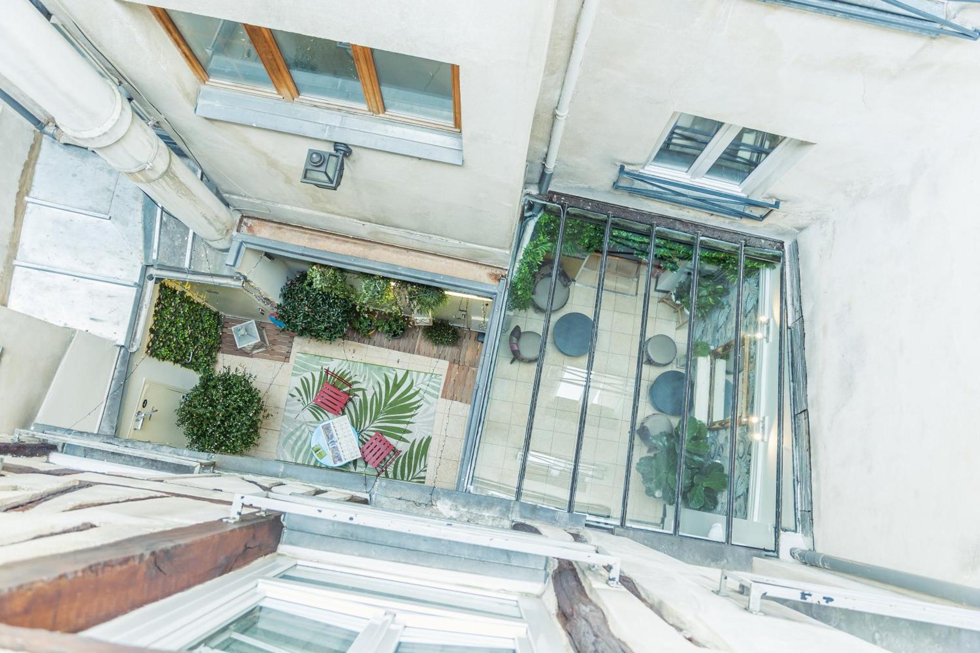 Hostel Young And Happy Latin Quarter By Hiphophostels *