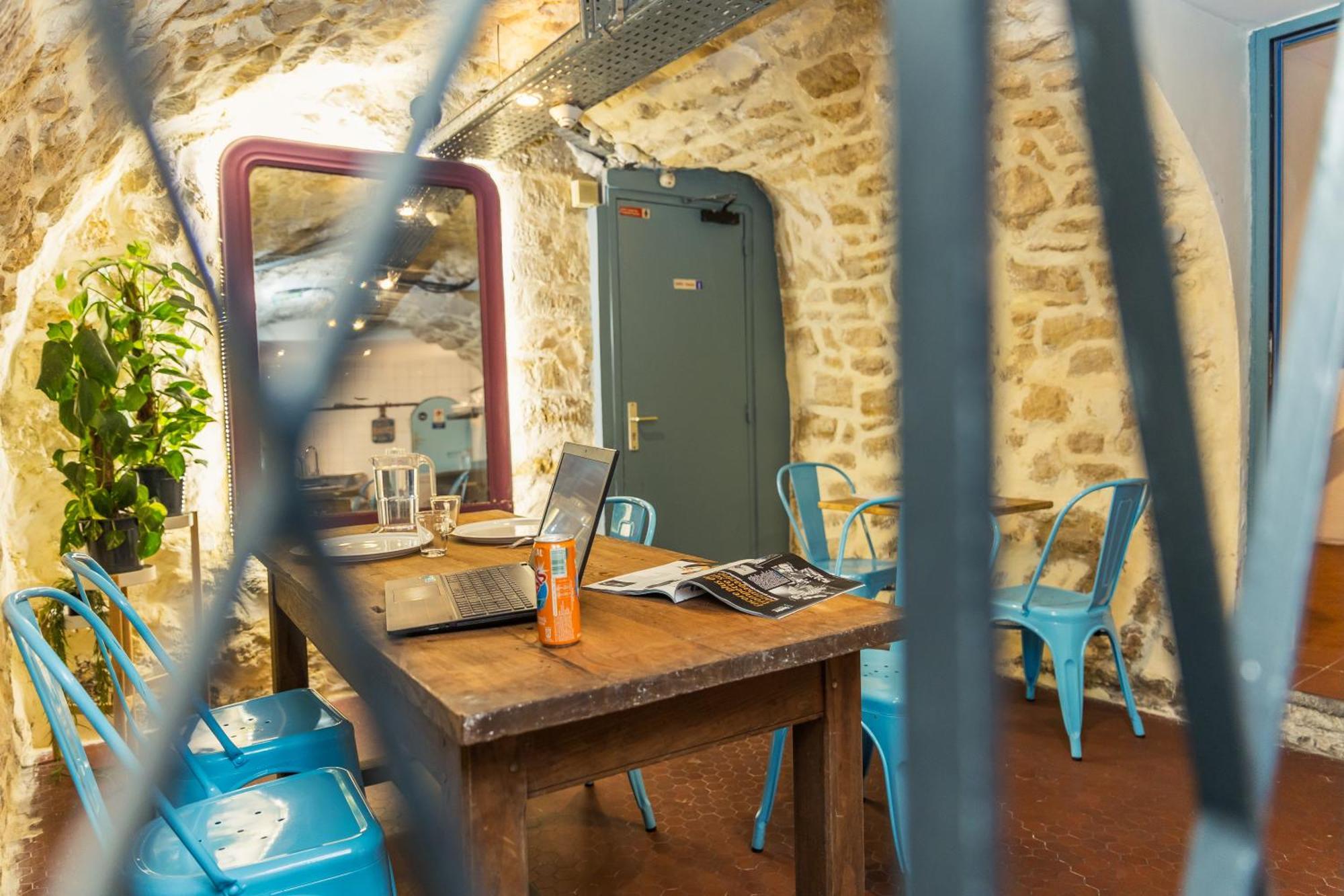 Hostel Young And Happy Latin Quarter By Hiphophostels *