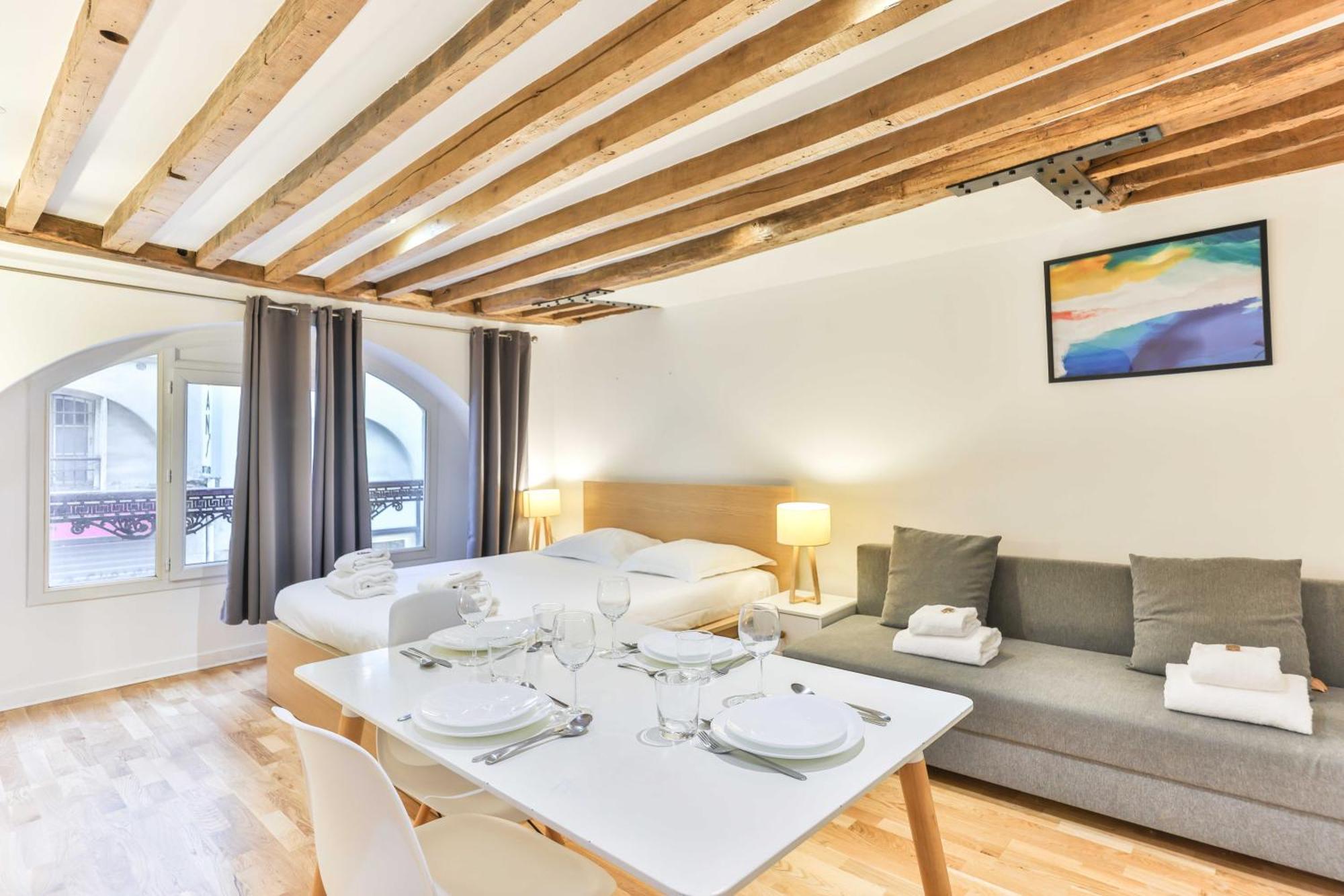 Dazzling Studio Caire Apartment Paris