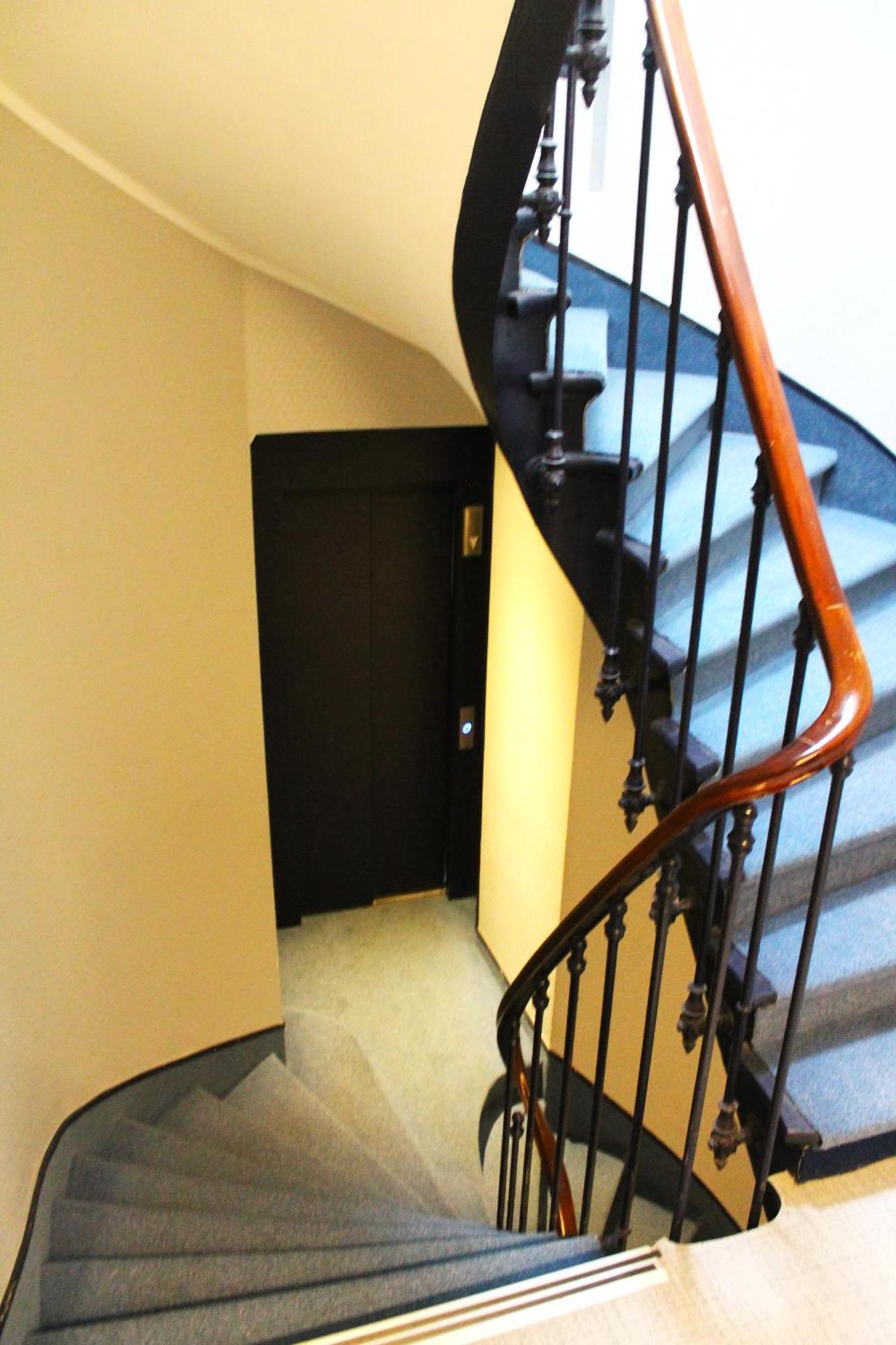 Avia Saphir Montparnasse Paris