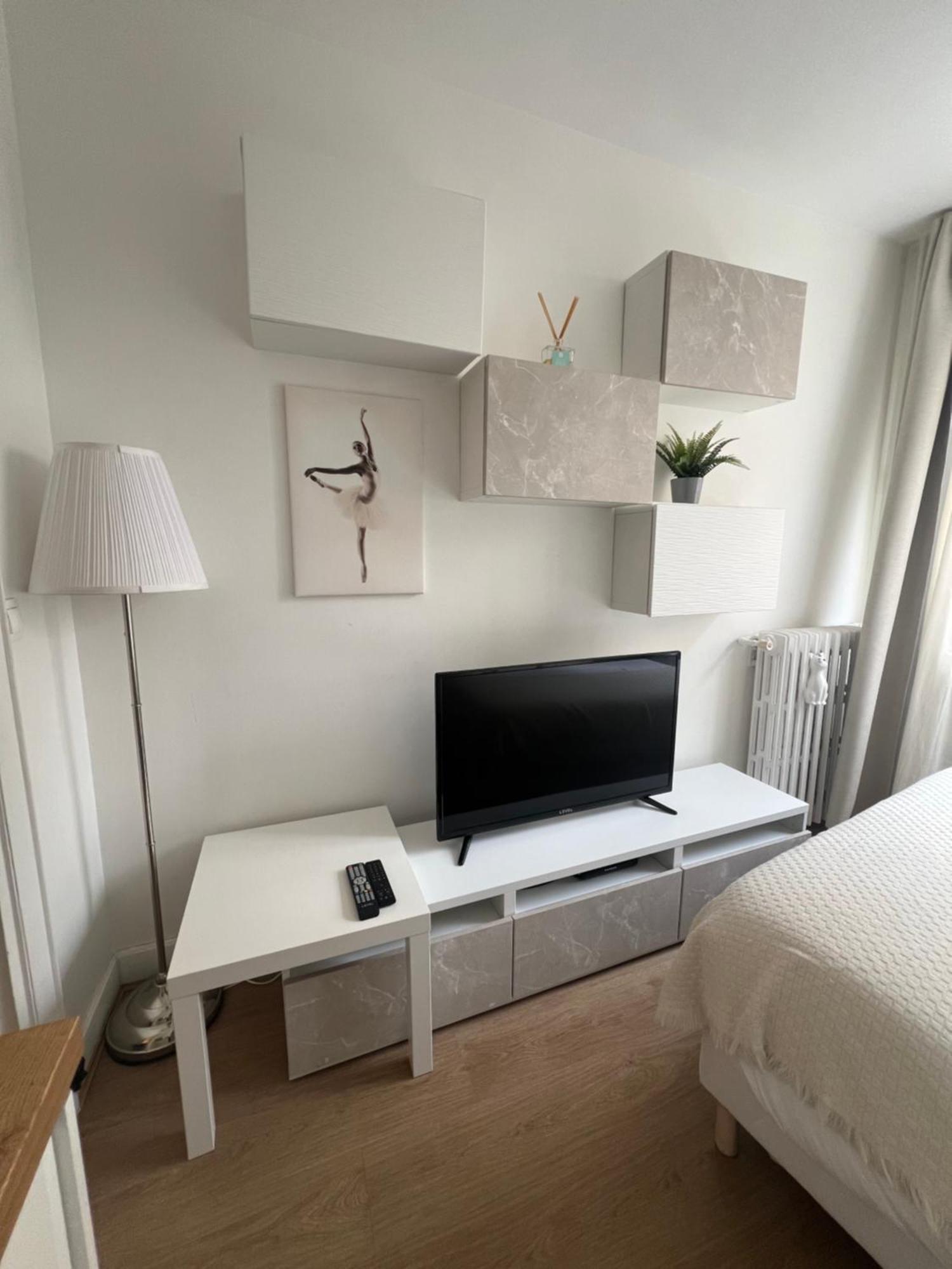 Cozy Studio Tour Eiffel Apartment Paris